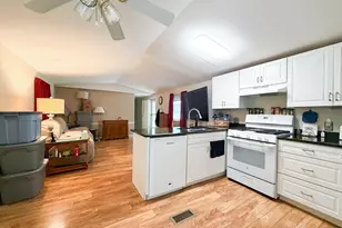 26 Edgewood Dr, Allenstown, NH 03275 - Photo 7
