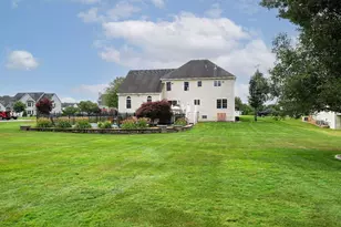 9 Shoreline Dr, Hudson, NH 03051 - Photo 3