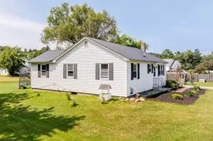 36 School St, Canaan, NH 03741 - Photo 3