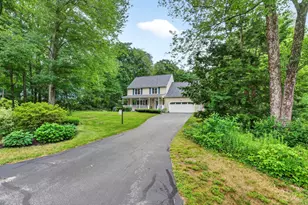 8 King Henry Dr, Londonderry, NH 03053 - Photo 3