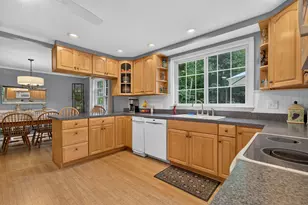 8 King Henry Dr, Londonderry, NH 03053 - Photo 25