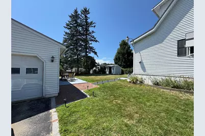 74 Hobart Street, Manchester, NH 03104 - Photo 5