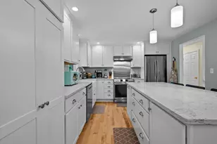 32 Raeder Dr, Stratham, NH 03885 - Photo 5