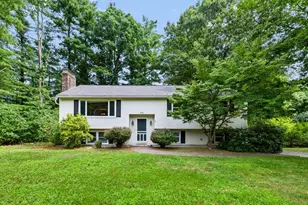 32 Raeder Dr, Stratham, NH 03885 - Photo 1