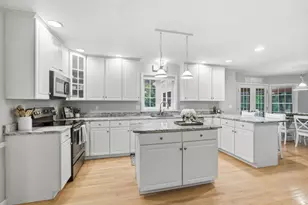 70 Ellyson Ave, Hampstead, NH 03826 - Photo 3