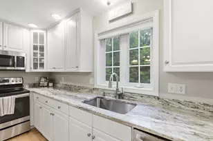70 Ellyson Ave, Hampstead, NH 03826 - Photo 5