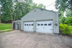 14 Birch Hill Dr, Nashua, NH 03063 - Photo 5