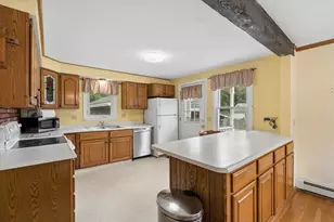 415 Greeley St, Manchester, NH 03102 - Photo 3