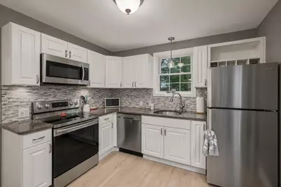 13 Charlestown Place, Derry, NH 03038 - Photo 5