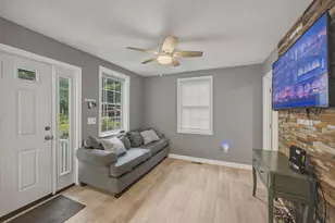 13 Charlestown Pl, Derry, NH 03038 - Photo 9