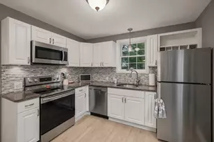 13 Charlestown Pl, Derry, NH 03038 - Photo 5