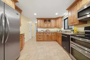 3 Sunshine Ct, Nashua, NH 03063 - Photo 3