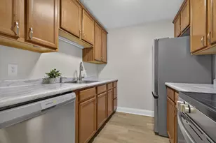 108 Eastern Ave, Manchester, NH 03104 - Photo 17