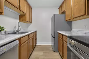 108 Eastern Ave, Manchester, NH 03104 - Photo 15