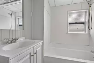 571 Amherst St, Manchester, NH 03104 - Photo 17