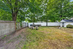 442 Mammoth Rd, Manchester, NH 03109 - Photo 9