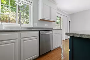 36 Georgetown Dr, Nashua, NH 03062 - Photo 9
