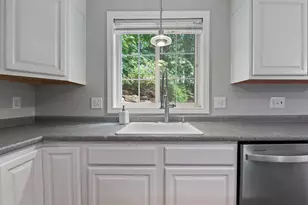 36 Georgetown Dr, Nashua, NH 03062 - Photo 9