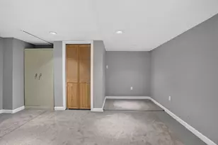 2 Queensway Cir, Nashua, NH 03062 - Photo 33