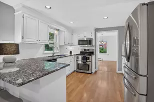 2 Queensway Cir, Nashua, NH 03062 - Photo 9