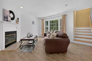 38 Georgetowne Dr, Nashua, NH 03062 - Photo 3