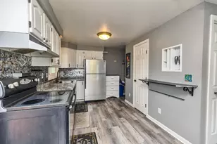 44 Emerald St, Manchester, NH 03103 - Photo 13