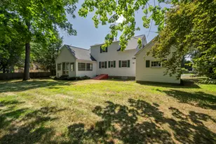 831 Maple St, Manchester, NH 03104 - Photo 3