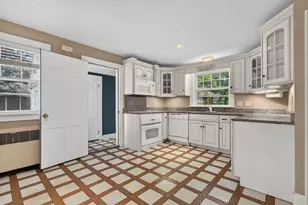 831 Maple St, Manchester, NH 03104 - Photo 13