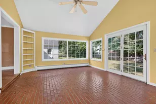 831 Maple St, Manchester, NH 03104 - Photo 9