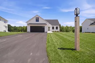 8 Robin Wy, Chester, NH 03036 - Photo 3