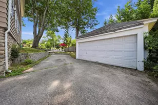 2484 Elm St, Manchester, NH 03104 - Photo 51