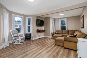 54 Elm St, Concord, NH 03303 - Photo 3