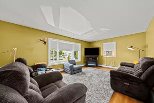 9 Cypress St, Salem, NH 03079 - Photo 5