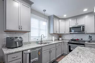 14 Pasture Ln, Nashua, NH 03062 - Photo 3