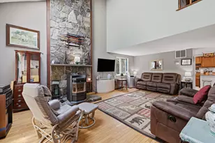 10 Evergreen Dr, Hampstead, NH 03841 - Photo 3
