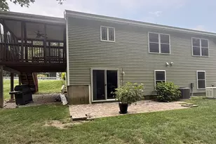 14r Indian Hill Rd, Derry, NH 03038 - Photo 3