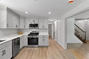 24 Julie Ave, Salem, NH 03079 - Photo 5