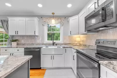 10 Meghan Drive, Sandown, NH 03873 - Photo 3