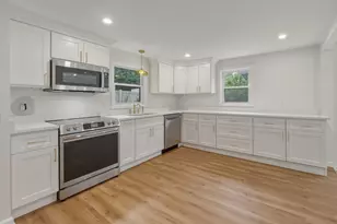 71 Manchester St, Nashua, NH 03064 - Photo 5