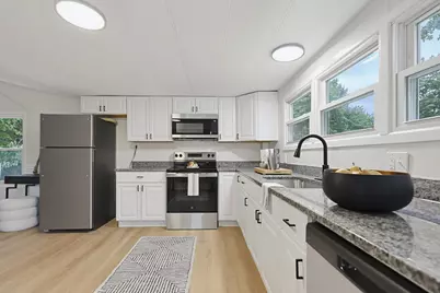 49 Ridgefield Drive, Nashua, NH 03062 - Photo 9