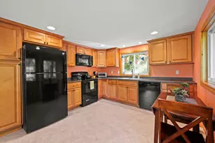 37 Crestview Dr, Gilford, NH 03249 - Photo 7