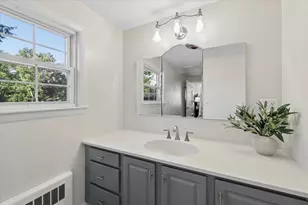 33 Raymond St, Nashua, NH 03064 - Photo 25