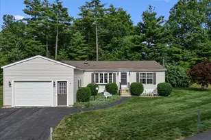 8 Stonegate Ln, Hampstead, NH 03841 - Photo 1