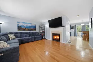 21 Mulberry Ln, Amherst, NH 03031 - Photo 3
