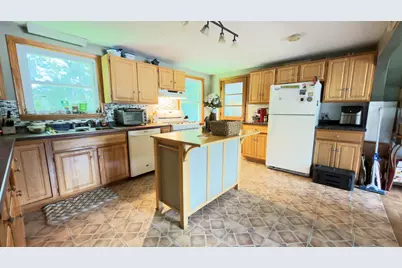 16 Marie Avenue, Nashua, NH 03063 - Photo 5