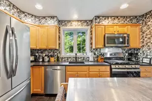 27 Footbridge Ln, Dover, NH 03820 - Photo 9