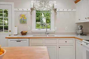 343 N Amherst Rd, Bedford, NH 03110 - Photo 19