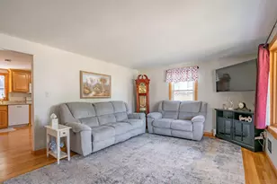 565 Vinton St, Manchester, NH 03103 - Photo 3