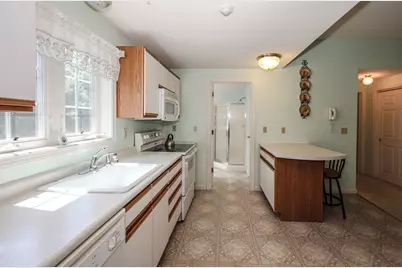 8 Rainbow Drive, Londonderry, NH 03053 - Photo 11