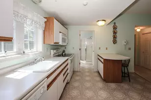 8 Rainbow Dr, Londonderry, NH 03053 - Photo 11